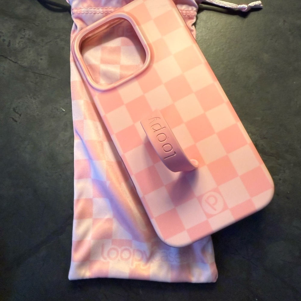 iPhone 16 Pro- Loopy Case Pink Checkered